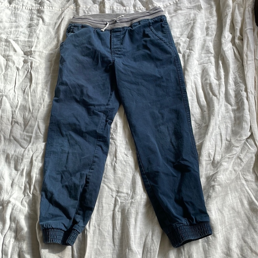 Boy’s Cat & Jack navy jogger-style pants. Excellent condition. Pull-on waistband